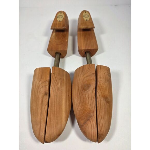 Rochester Shoe Tree Company Other - Vintage Wilmington Country Club Aromatic Cedar Shoe Trees Split Toe Mens Shapers